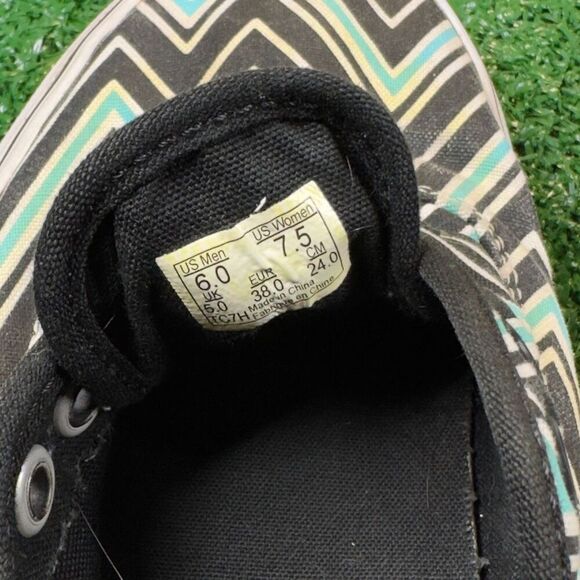 VANS OFF THE WALL - - Picture 9 of 9